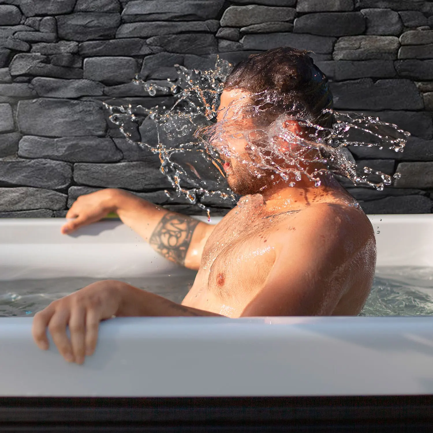 Iceland_cold_plunge-tub_lifestyle19